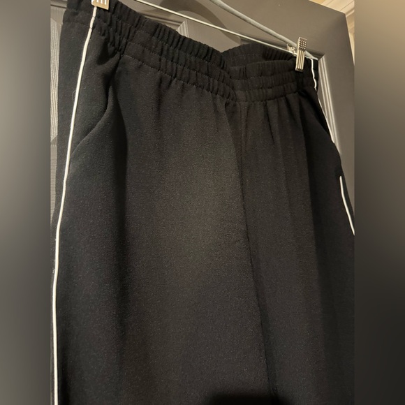 Abercrombie & Fitch Black Pants with White Trim – Size M (New Without Tags) - Picture 4 of 9